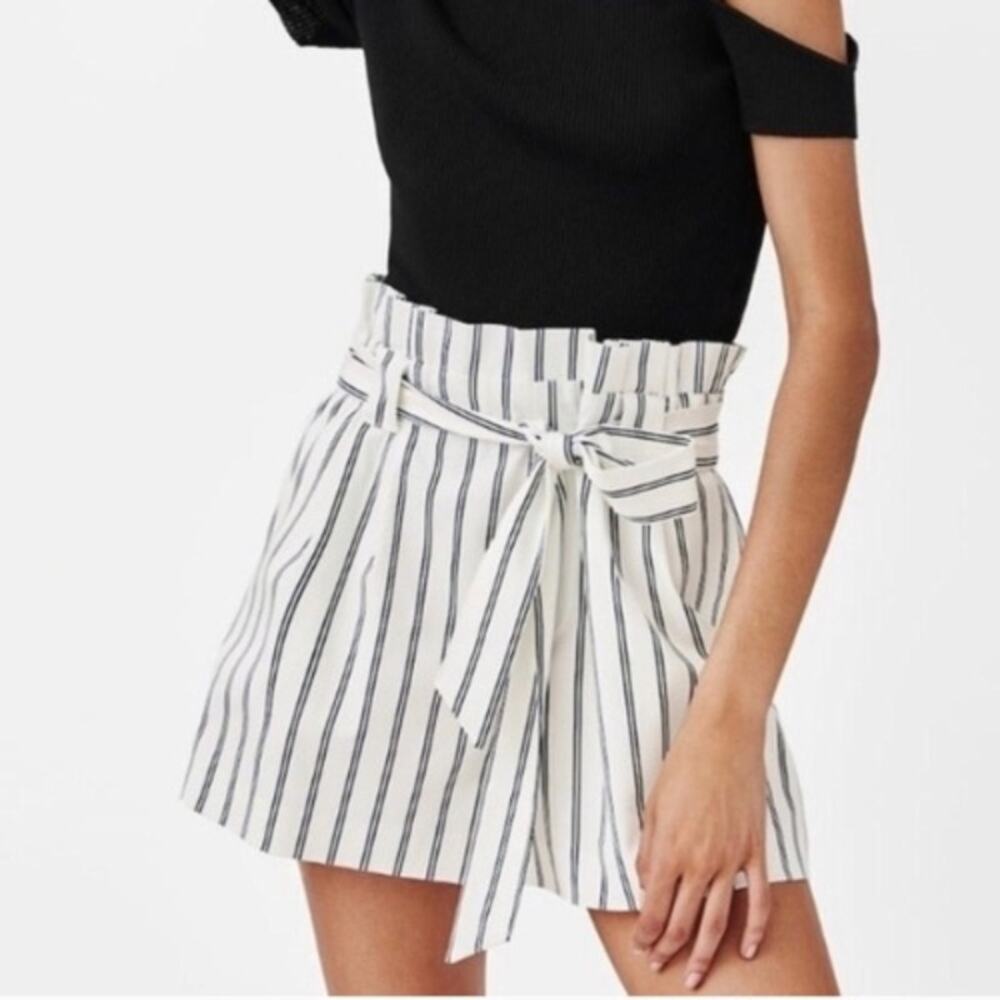 $5 CLEAR OUT CLOSET Zara Paper Bag Striped Shorts Size XS Black & White
